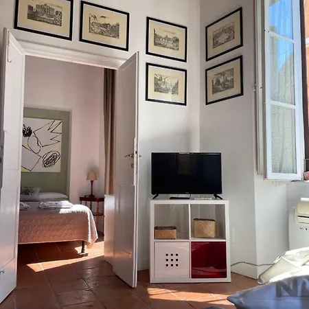 Luminoso In Centro Storico Apartamento